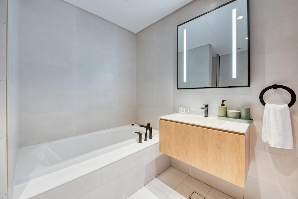Smart and Contemporary Apt With Burj Khalifa View