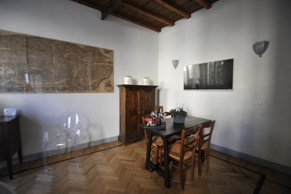 Rome Frattina 27