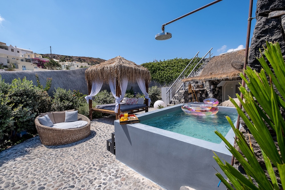 Rock Villas - Emporio | Pool, Jacuzzi, Castle View