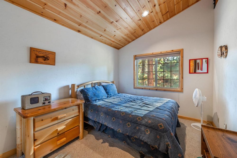Wolf s Lair by Avantstay Swiss Chalet w Private Hot Tub Access to Northstar Resort Community view 3