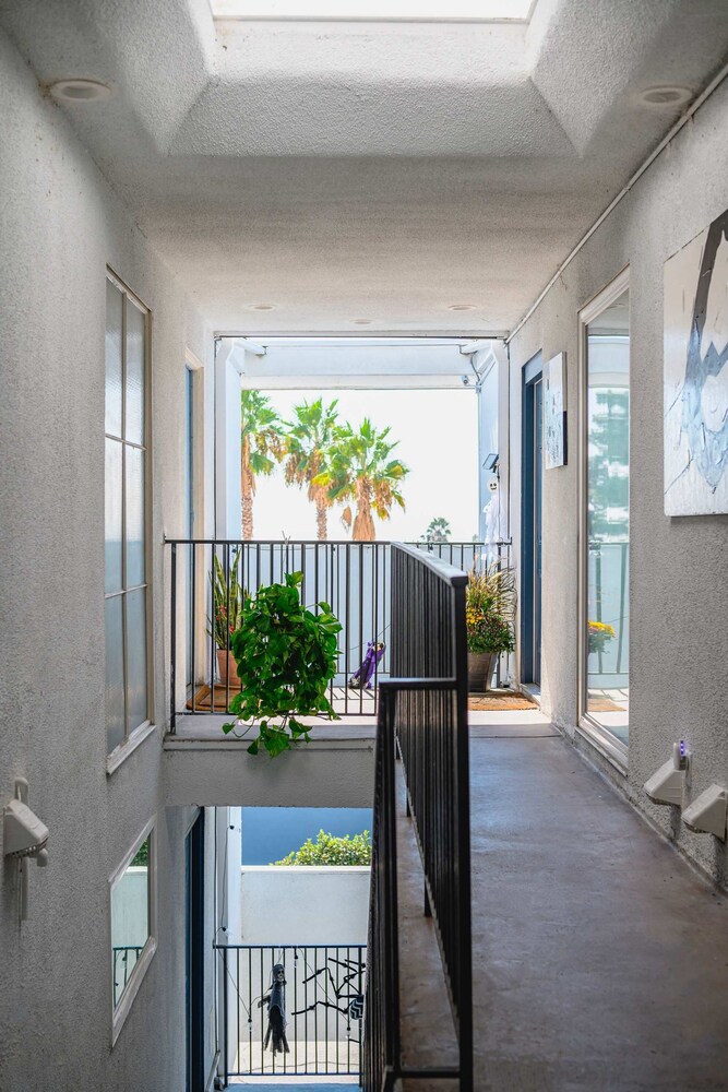 Clean Cozy Apartment Near LA Top Attractions 5