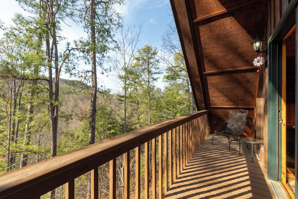 Bear Hideaway Cozy 3BR Cabin