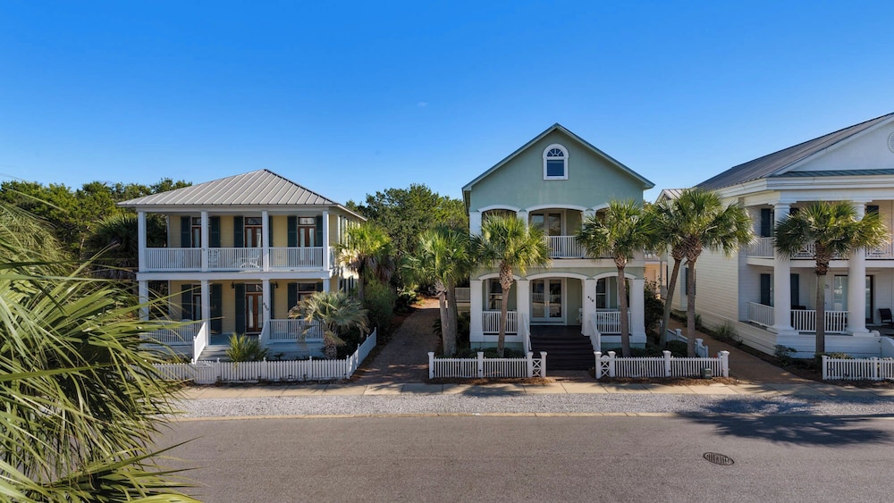 Lakefront Haven in Carillon Beach