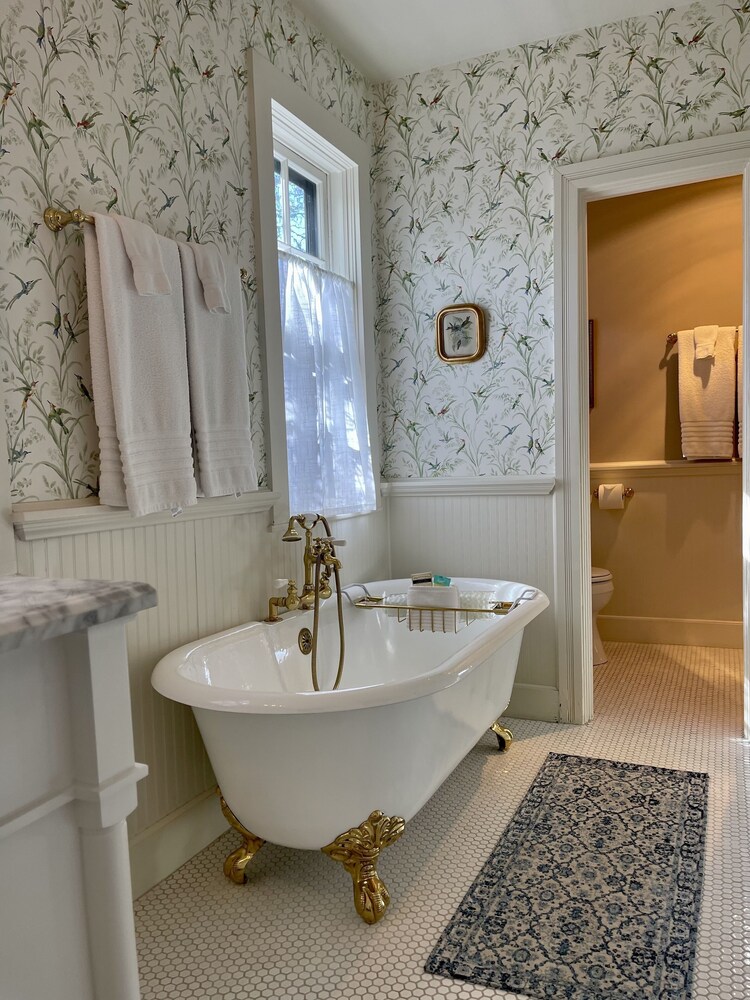 Ashland Vacations - McCall House Boutique Inn - Property Image 34