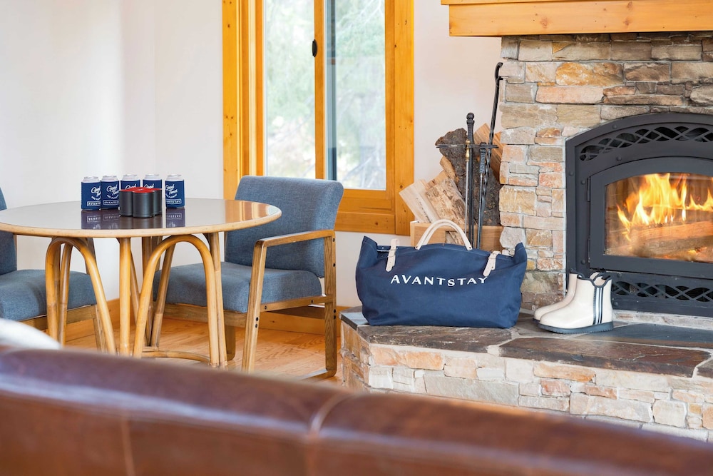 Lake + Beach Access, Pool, Tennis Walk to Chambers Tahoe Timber by Avantstay