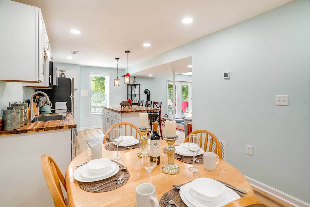 Front Royal Studio w/ Mtn Views & Brick Oven