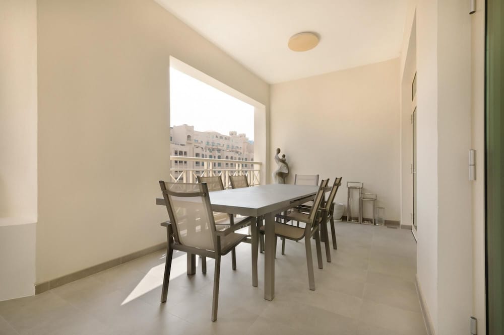 Luxurious 2 Bed Apt on Palm Jumeirah