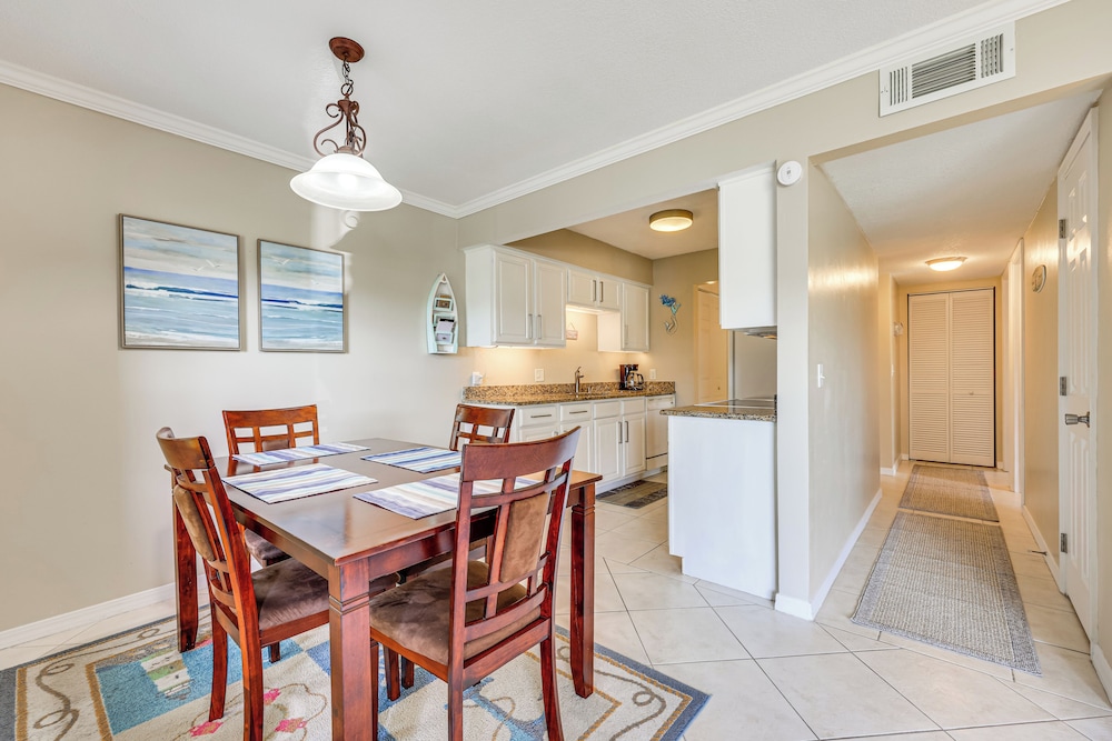 Walk to St Augustine Beach! Condo w/ Pool Access