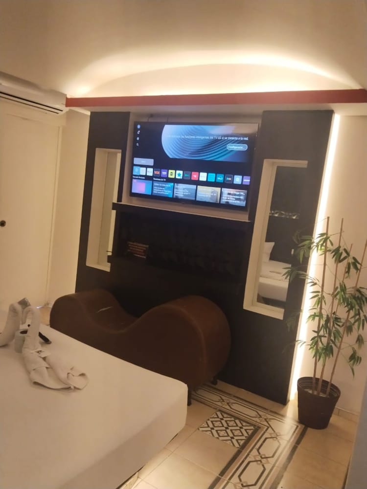AUTO HOTEL CONSTELACION