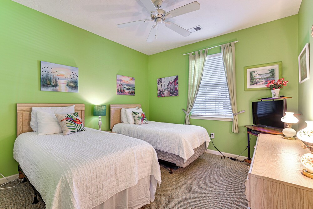 4 Mi to Ocean: Myrtle Beach Condo w/ Resort Perks