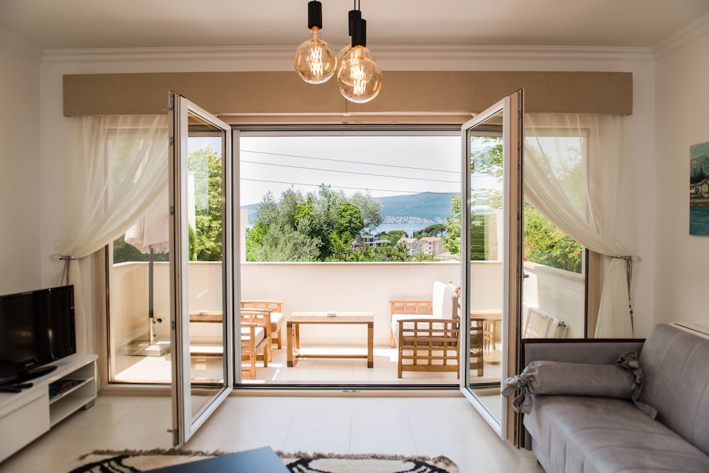 1-bed Large Apartment in Tivat Swiming Pool photo 2