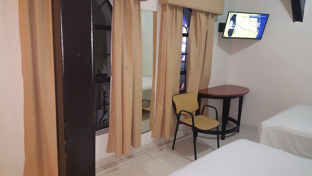 Hotel Roma - Property Image 9