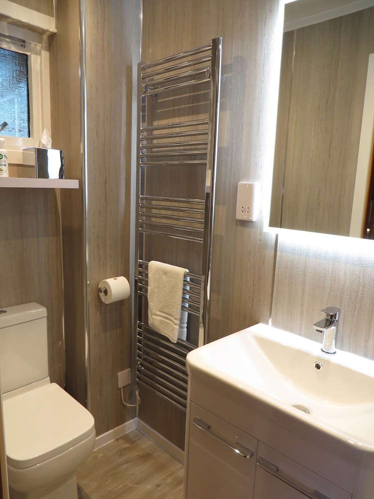 Eriskay Guest House and Aviemore Glamping