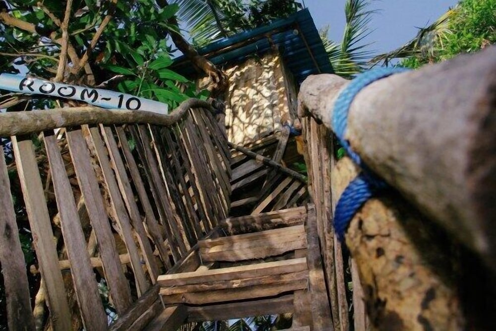 Nyuh Bengkok Tree House