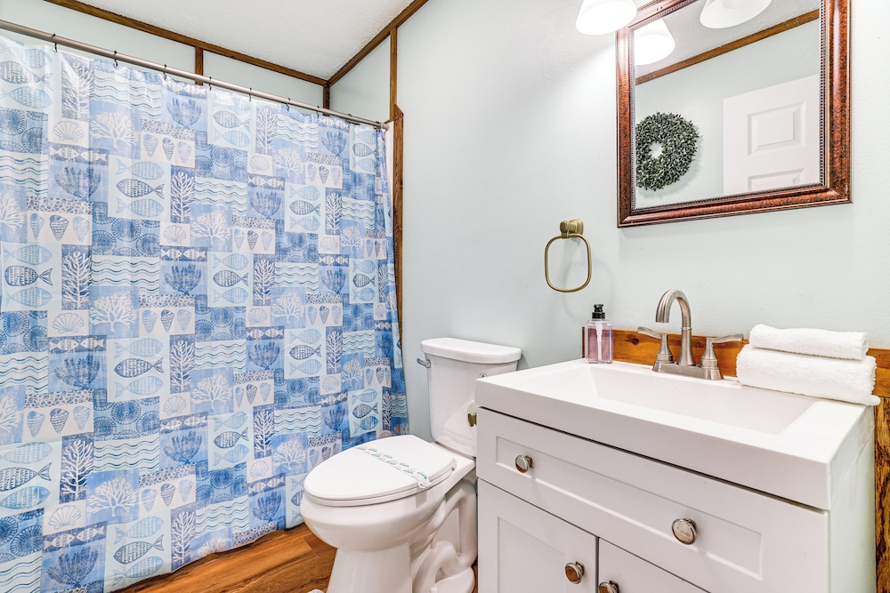Long Pond Log Cabin w/ Hot Tub Soaks & Outdoor Fun