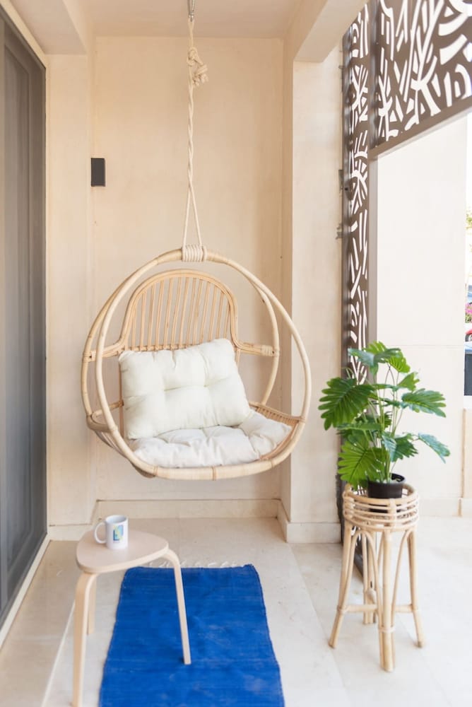 Xuru Stays I Exotic 1bdr w/ Outdoor Terrace Pool & Beach Access