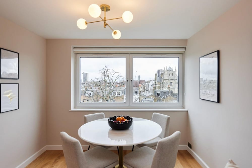 The Hyde Park Hideout - Beckoning 2bdr Flat