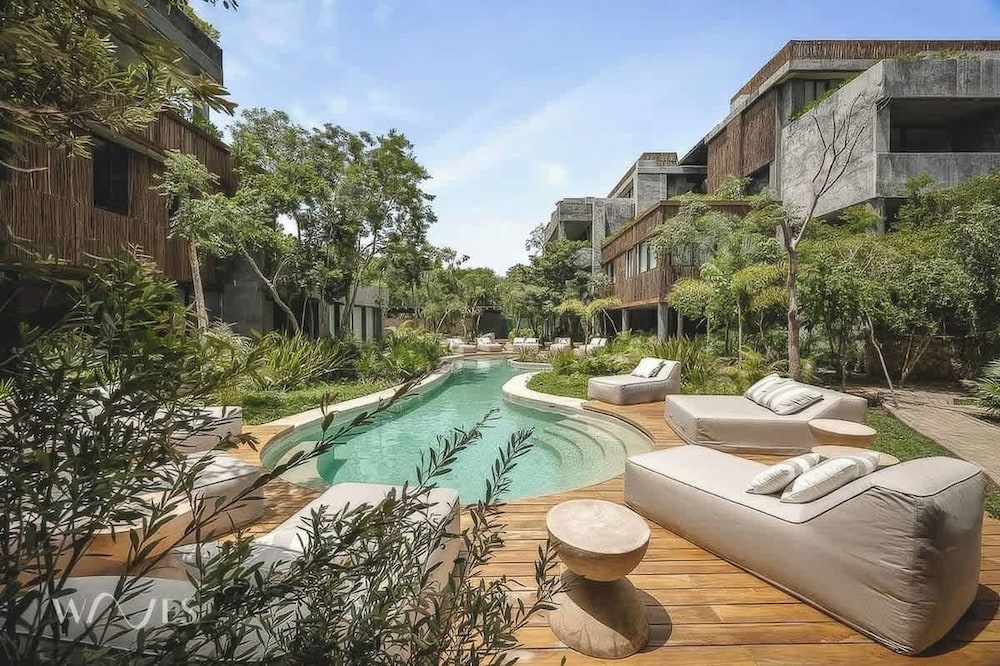 2BR w/ Private Pool Near the Beach Spacious Stay