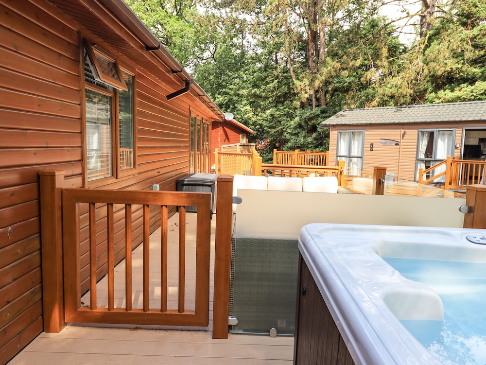Lakes Lodge