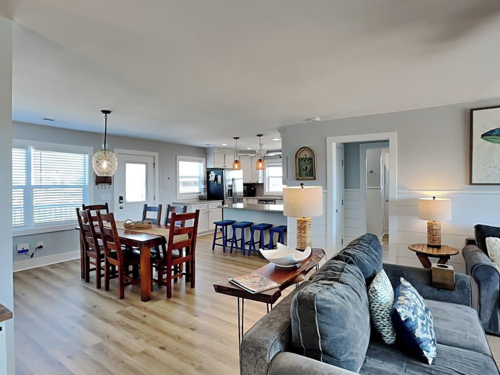 Sea Paradise Cottage by Topsail Realty