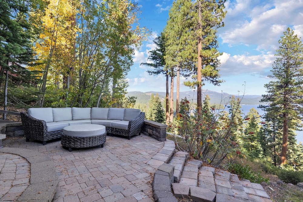 Tahoe Mountain Retreat Sleeps 12!