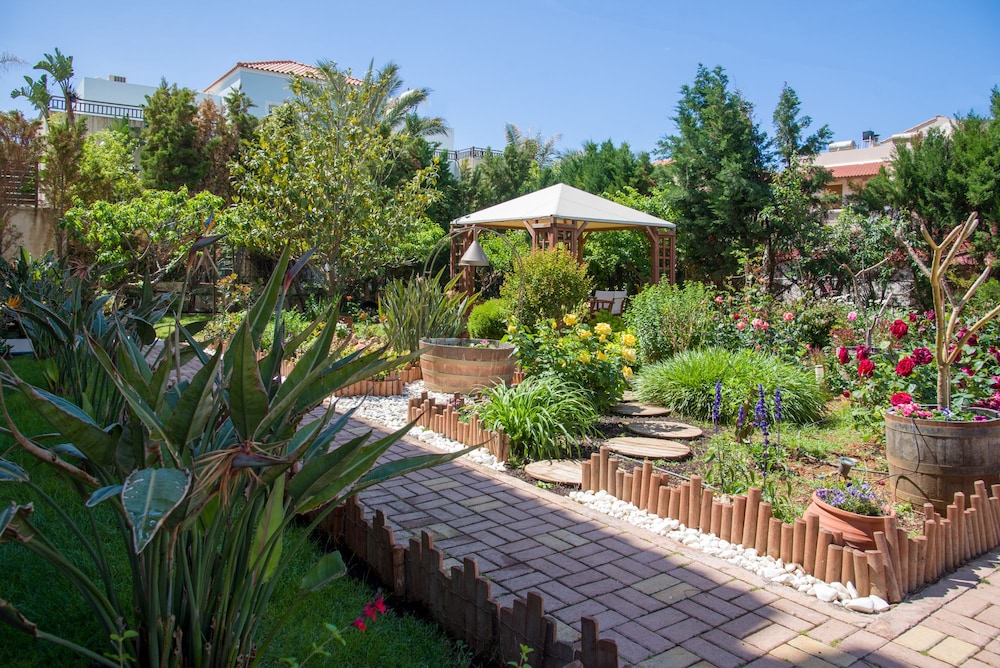 Stamatakis Boutique Studios
