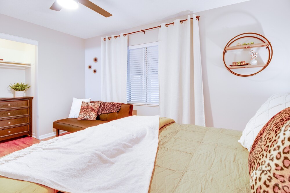 Cozy Lakeview Retreat, Close to Bull Shoals Lake!