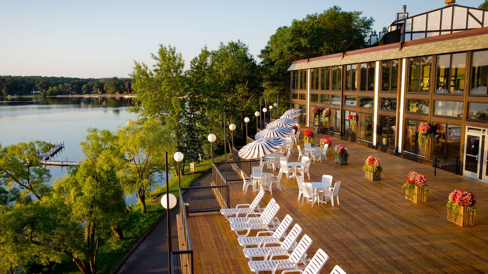 Cragun's Resort & Hotel