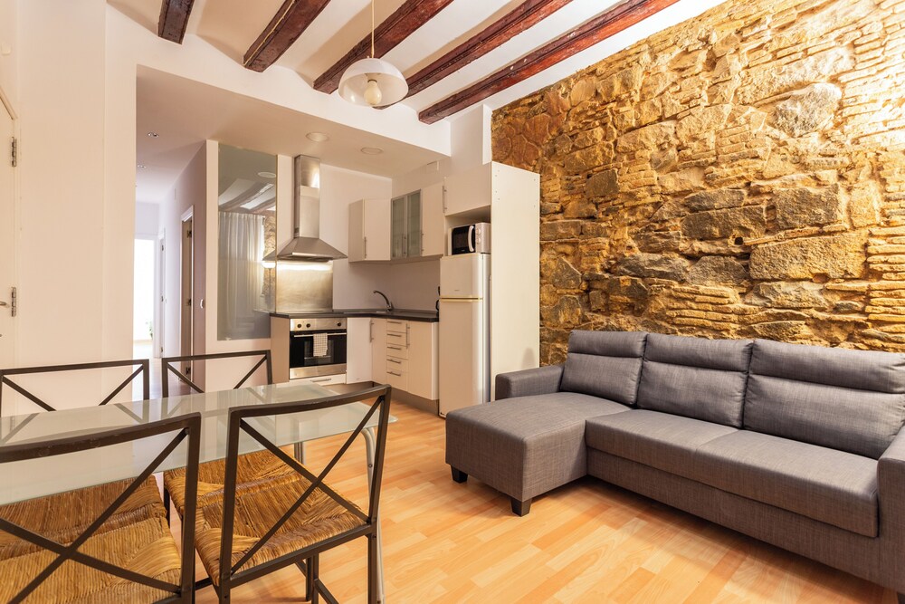 Apartment Near Las Ramblas For Families Or Friends