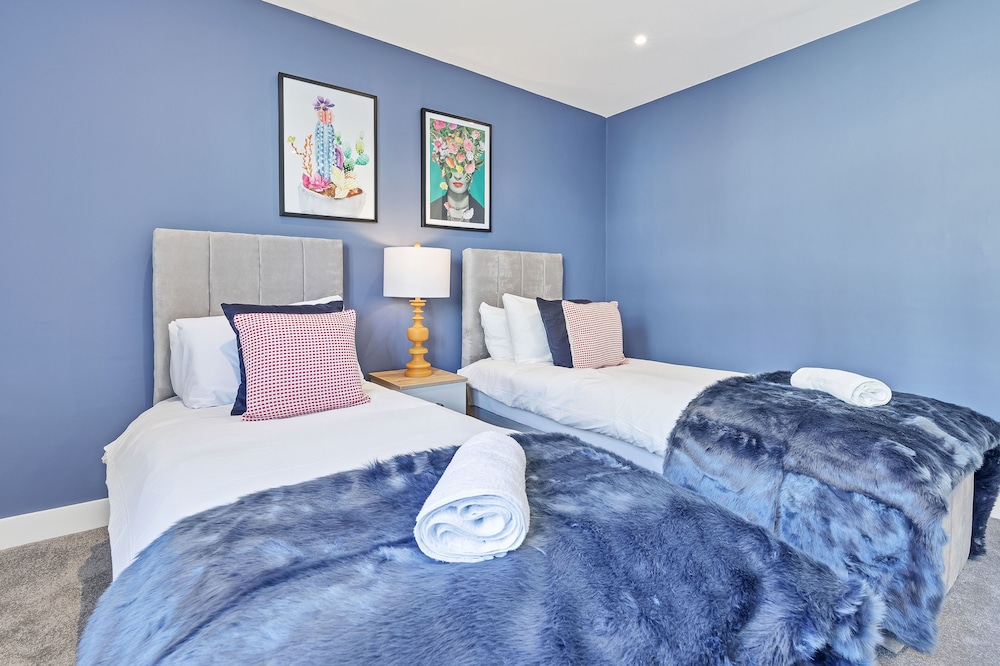 Right On : Bright On Apartment 1B | By My Getaways view 4