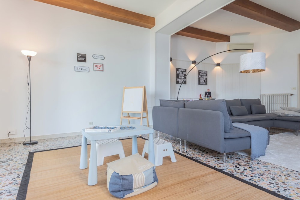 Villa Chiara Moltrasio With Private Garden by Rent all Como
