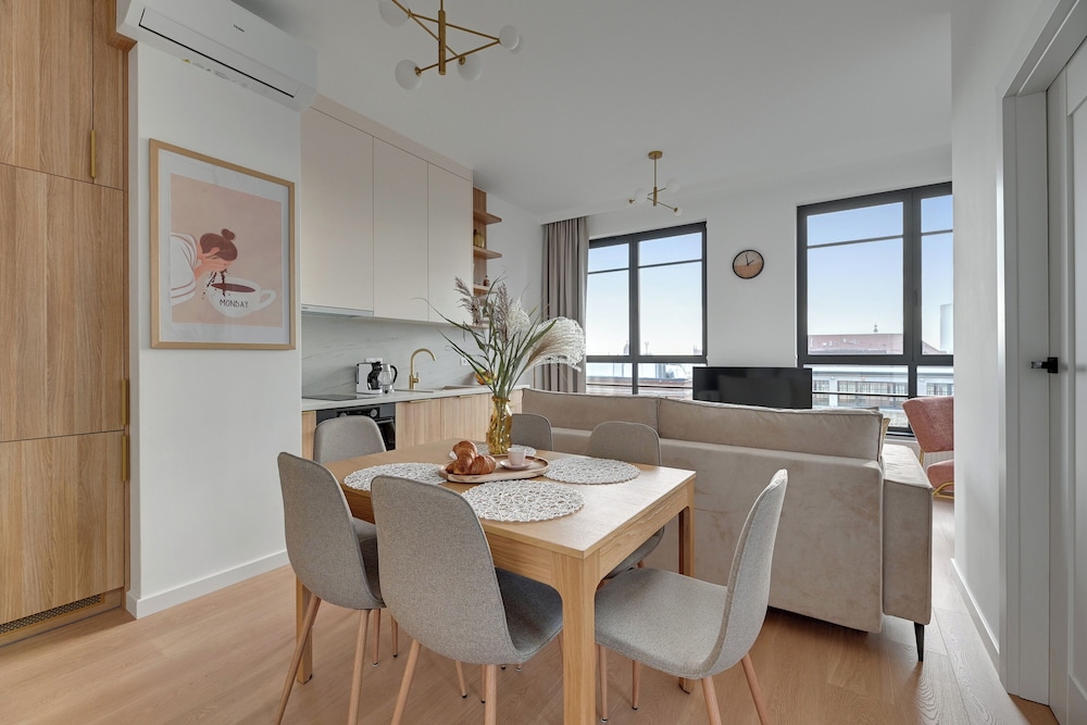 Doki Living - Foodhall & Parking by Downtown Apartments