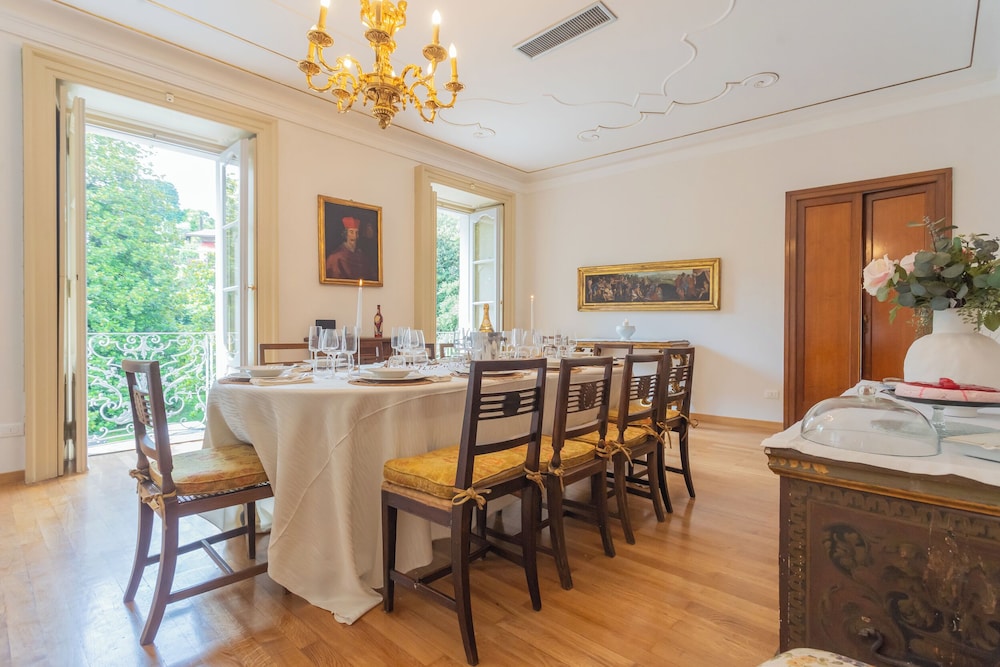 Luxury Apartments in Villa Cardinal Ciceri by Rent all Como