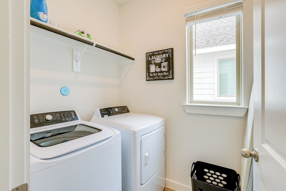 Family-friendly Home w/ Yard in Hockley!