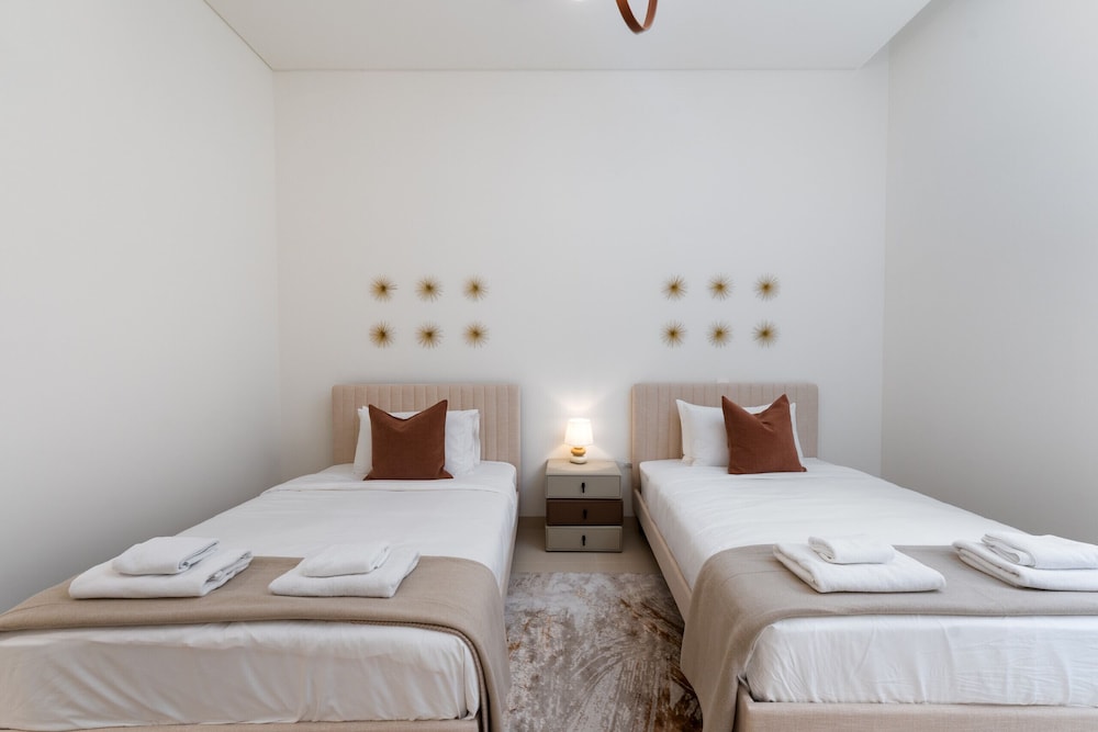 Luxe 4BR Villa Private Pool Beach Al Zorah