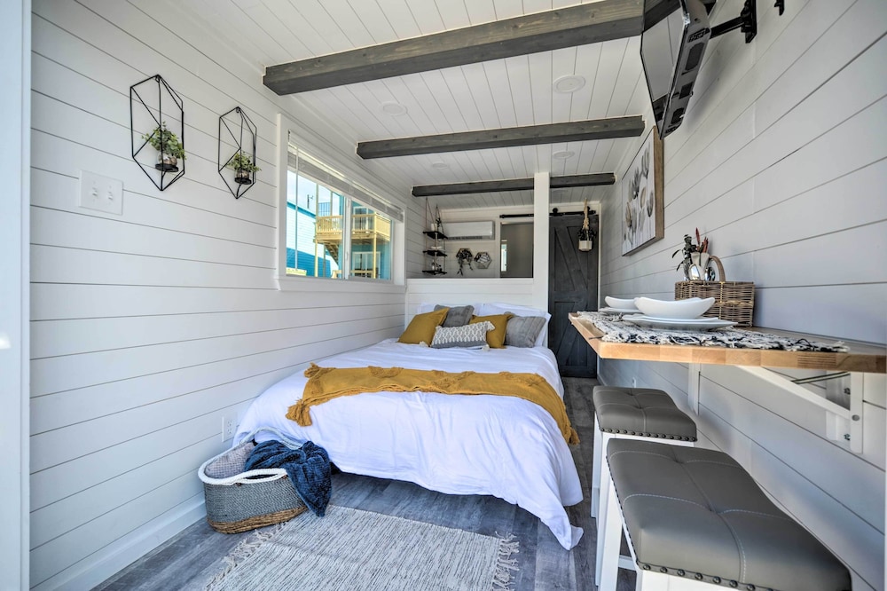 Modern Studio w/ Mtn Views & Lake On-site!