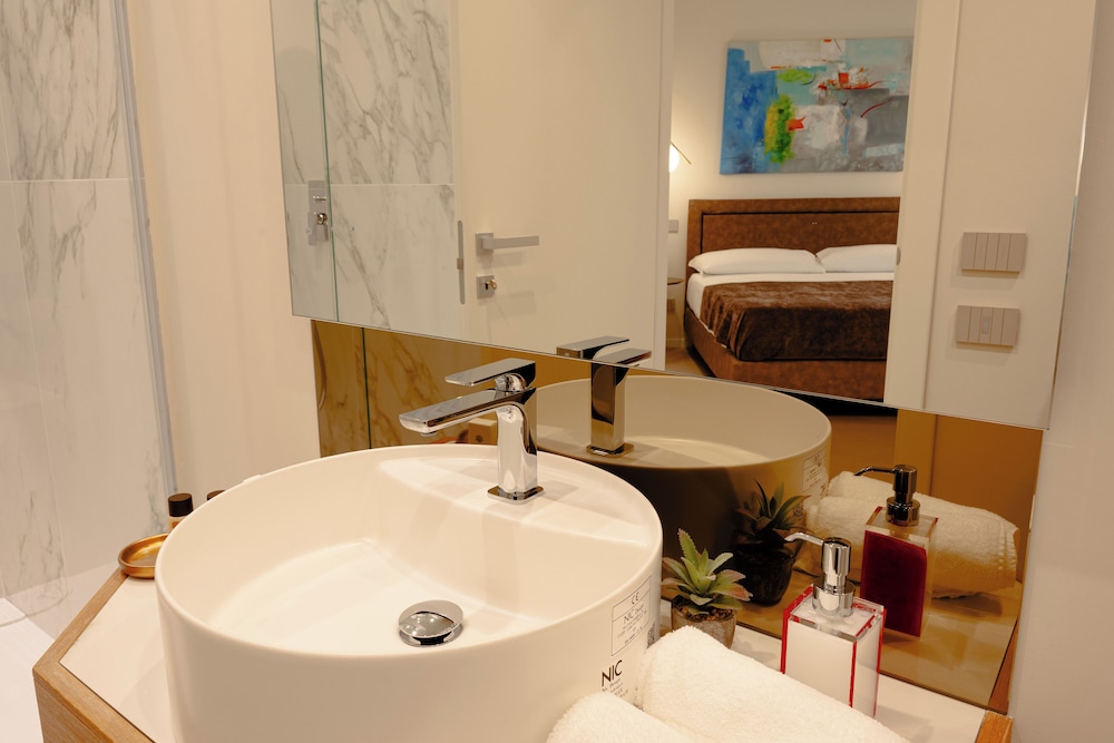Hera rooms and suites