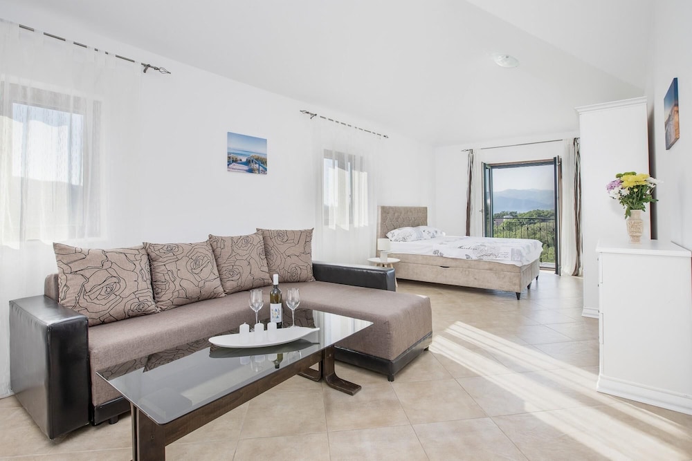 Marvelous Villa With View and Jacuzzi in Kotor view 4