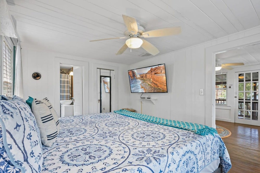 Marvelous Mermaid Beach Bungalow Dog-friendly