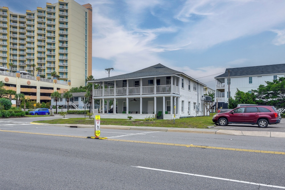 Walk to Shore: Home w/ Deck in North Myrtle Beach
