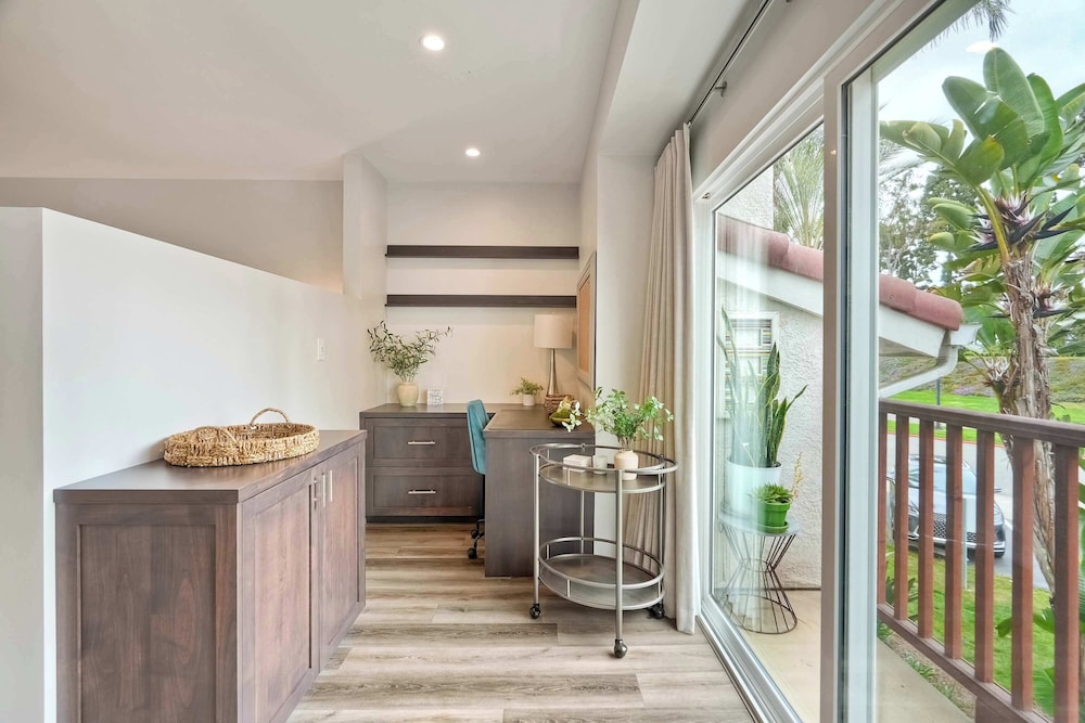 La Costa Comfort - Resort-style Living for 2