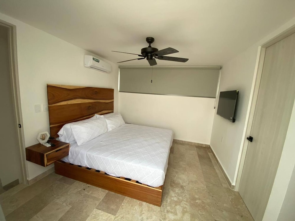 Spacious and Comfortable Ph With Private Pool in Zama!