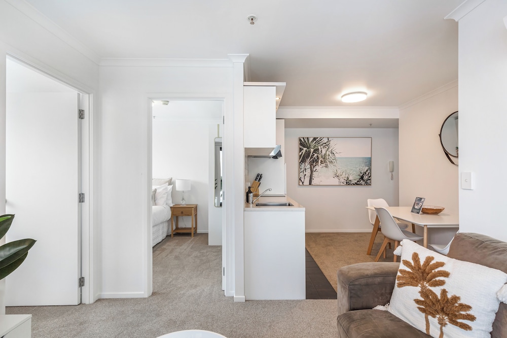 Central 3BR Full Kitchen & Amenities Zodiak Stays