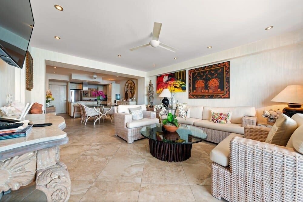 Ocean View 2Br Condo-balcony-beach-pool - 712