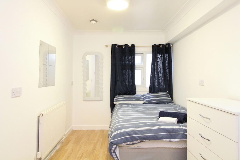 City centre apartment - flat 3 view 4
