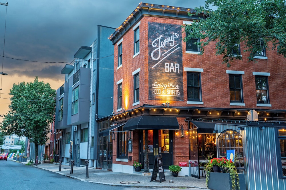 Hotel Trendy & Cozy Fishtown GameRoom - Image 1