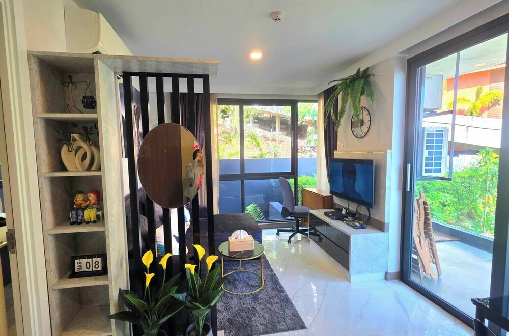 Room-a301- 1 Bedroom Corner Condo Forest