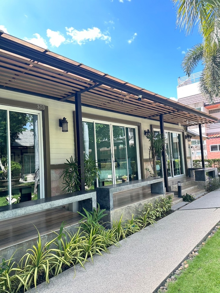 Hotel Nirundorn Resort - Image 1