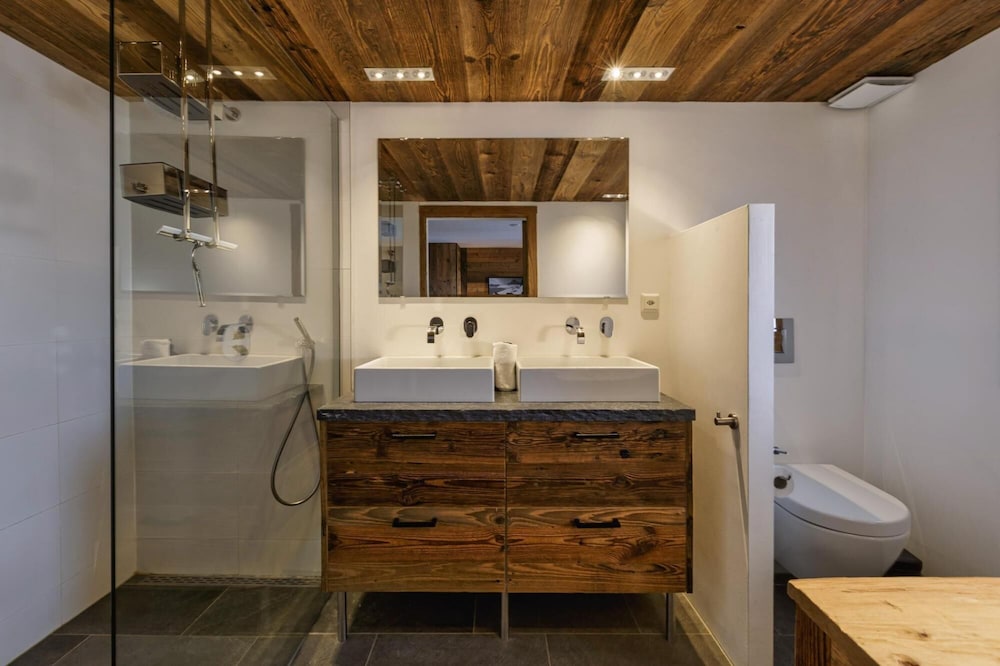 Chalet Capricorne -impeccable Ski in out Chalet With Sauna and Views