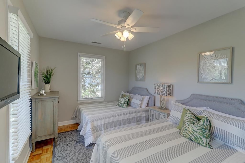 8 44th Avenue view 4